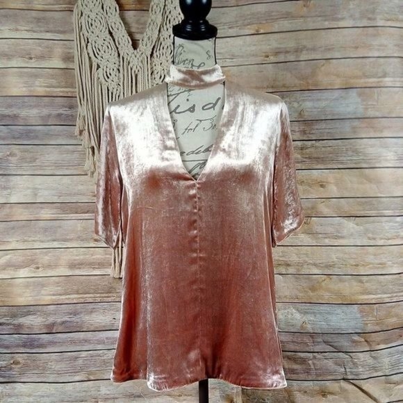 Revolve | A.L.C. ‘Blaise’ Blush Pink Velvet Relaxed Choker Collar Keyhole Top - Picture 3 of 10